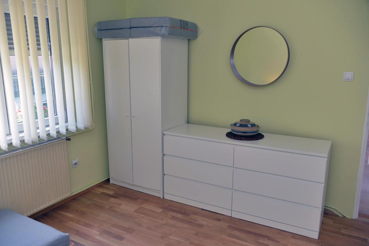 Affordable And Newly Renovated 1-Bedroom Apartment Kraljevo Bagian luar foto